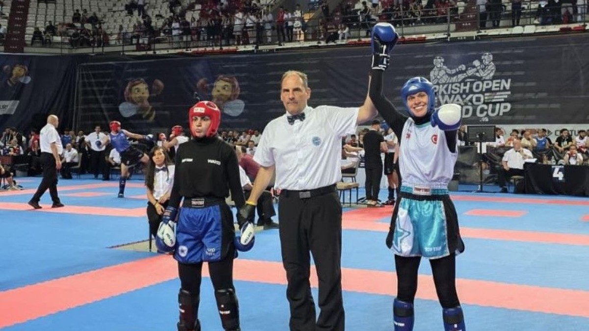 Büyükşehir sporcularından madalya yağmuru
