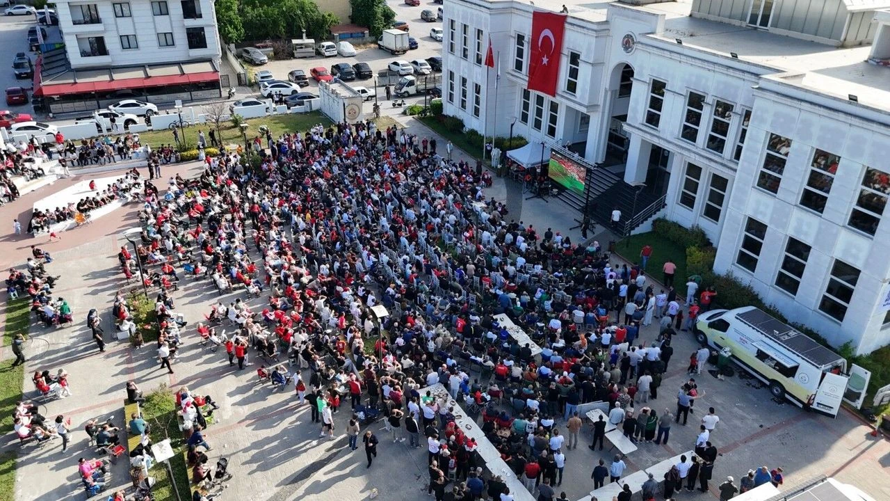 Erenler’de Dev Ekranda Milli Maç Heyecanı