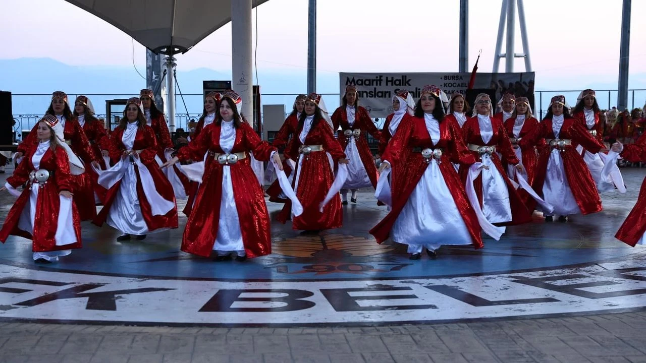 Bayraktepe’de Maarif Halk Dansları Şenliği Büyük Beğeni Topladı