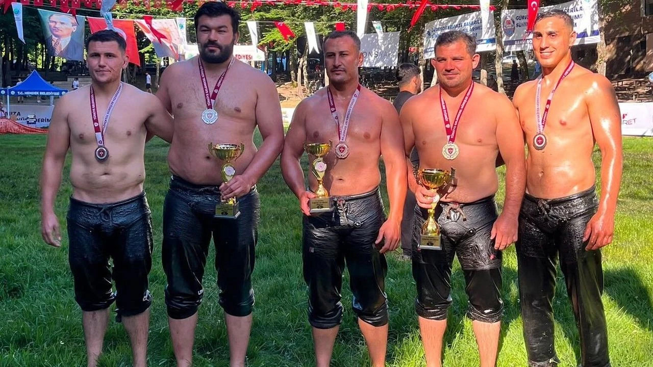 Güreş ve bisiklette Büyükşehirli sporculardan madalya yağmuru