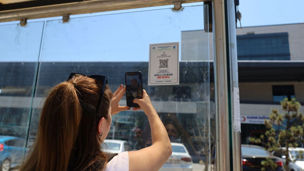 Büyükşehir’den ulaşımda dijital hamle: QR Akıllı Durak Sistemi devrede