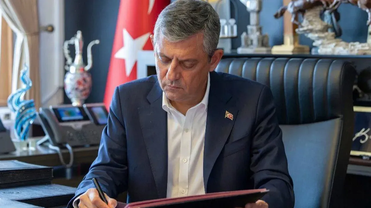 Özgür Özel'in A Takımı belli oldu! Yeni Parti'de MYK açıklandı