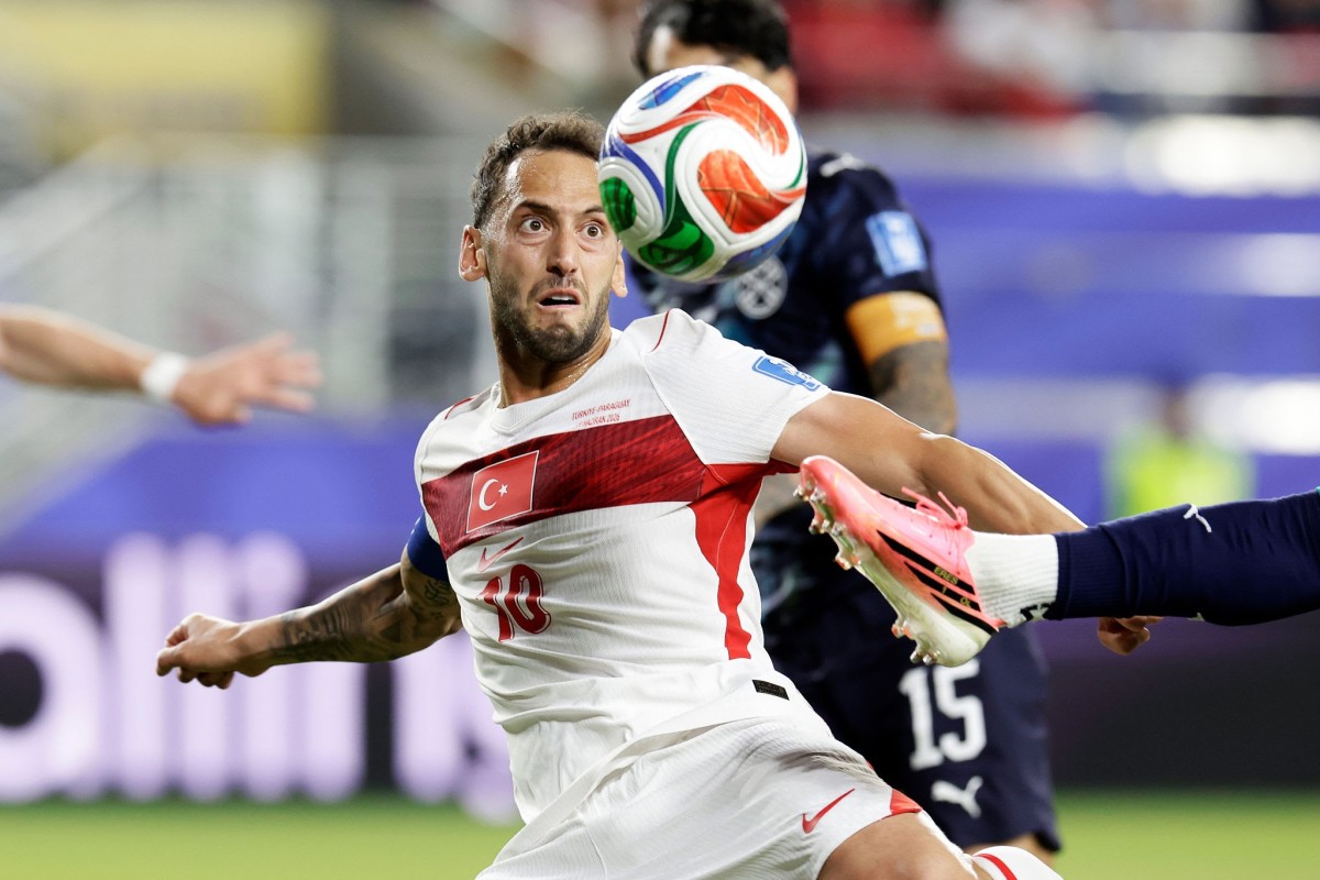 Hakan Çalhanoğlu’ndan TFF Başkanlığı mesajı: “Kendimi başkan olarak görüyorum”