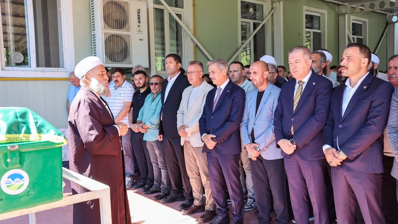 Halit Karaduman’ın annesi son yolculuğuna uğurlandı