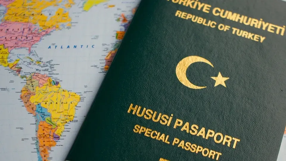 Gazetecilere yeşil pasaport mu verilecek? Teklif Meclis'e sunuldu
