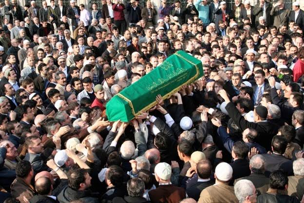 Emine Bayrak 99 yaşında hayatını kaybetti