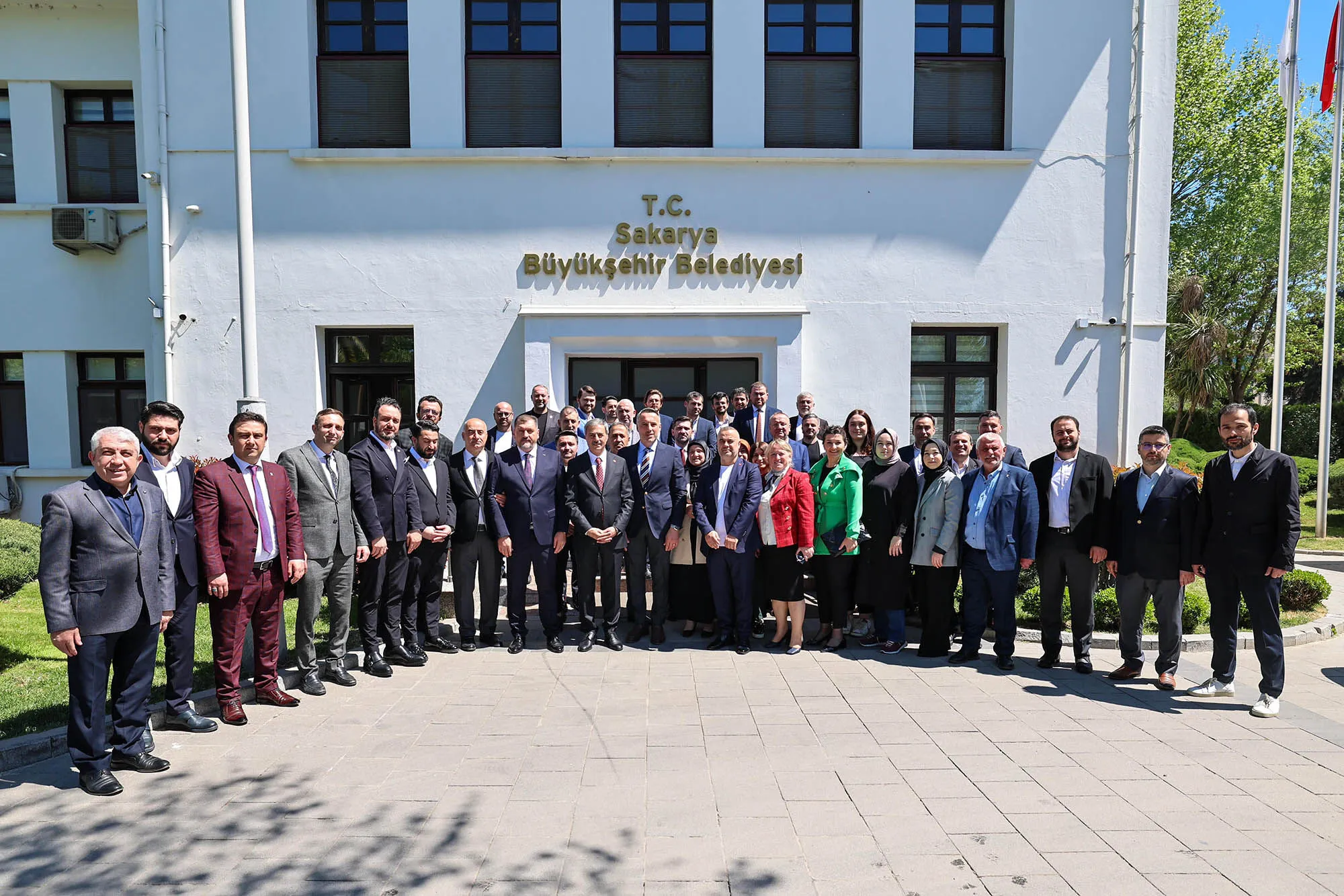 AK Parti İl Başkanı Tever ve Yönetimi Başkan Alemdar'ı Ziyaret Etti: