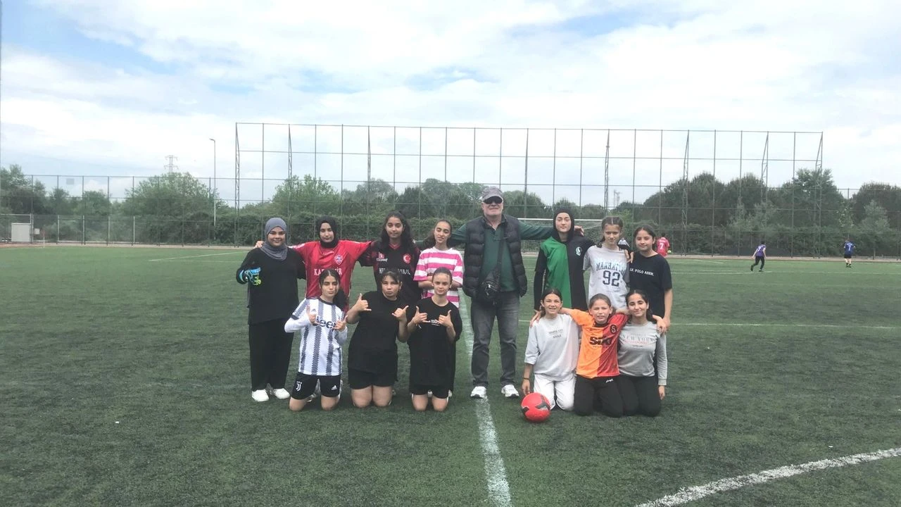 Akyazı’da ilk kez kadın futbol takımı kuruldu