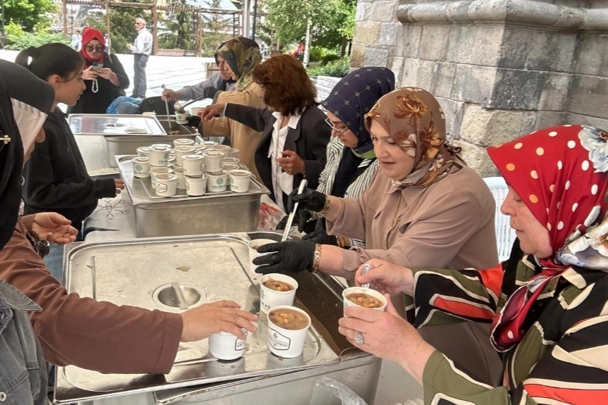 Erzurum’da Muharrem Bereketi: 810 Kişilik Aşure İkramı