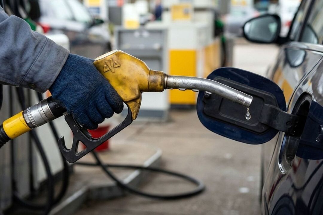 Petrol hareketlendi, motorine zam geliyor!