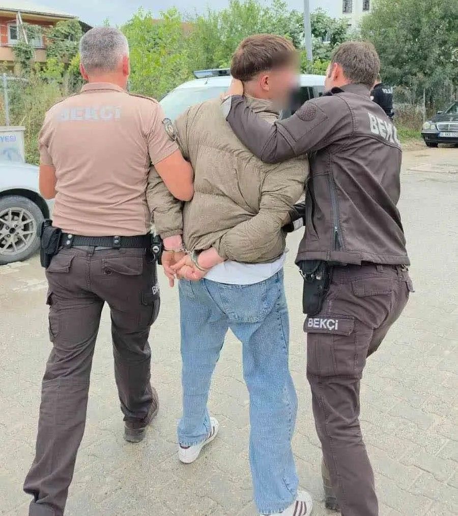 Önce basın mensubuna küfür etti, sonra suçu diğer şüpheliye attı